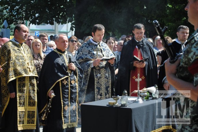 "Герої не вмирають!"У Мукачеві попрощалися з Вільгельмом Штольцелем, полеглим під Зеленопіллям (ФОТО) – 02