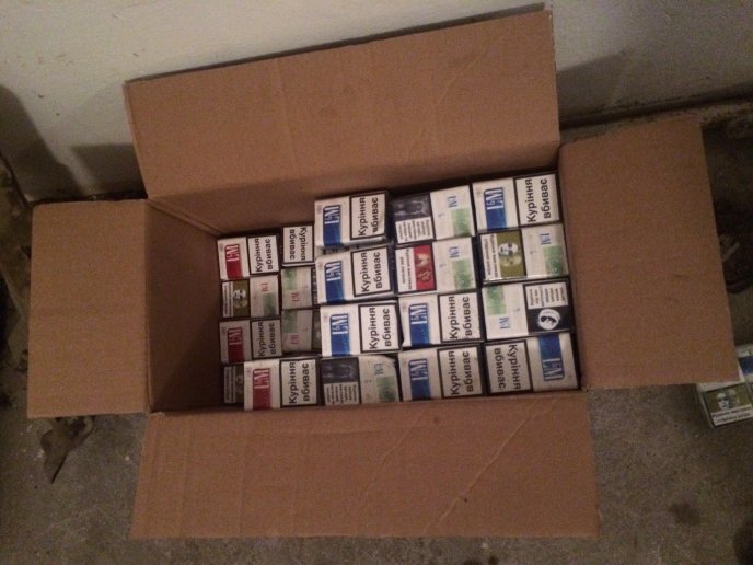 Українець намагався вивезти у Словаччину 640 пачок цигарок – 06