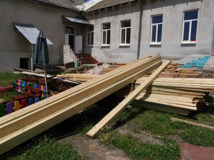 В одному з мікрорайонів Ужгорода ремонтують садочок – 06 В одному з мікрорайонів Ужгорода ремонтують садочок – 06