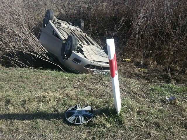 Жахлива ДТП під Ужгородом: автомобіль перекинулася на дах – 01