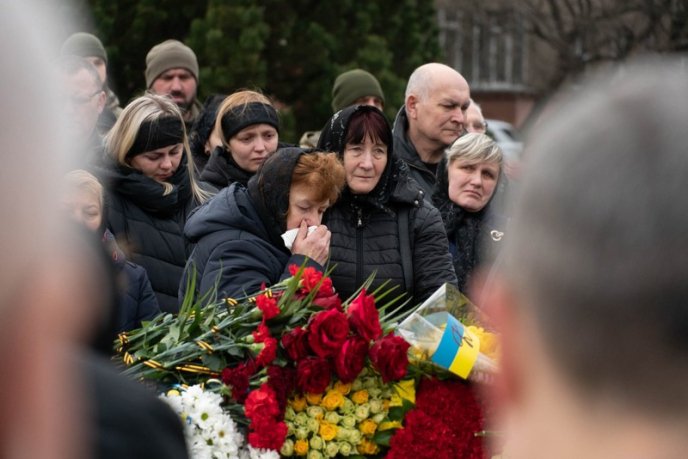 На Закарпатті поховали військового, який загинув у Луганській області – 03