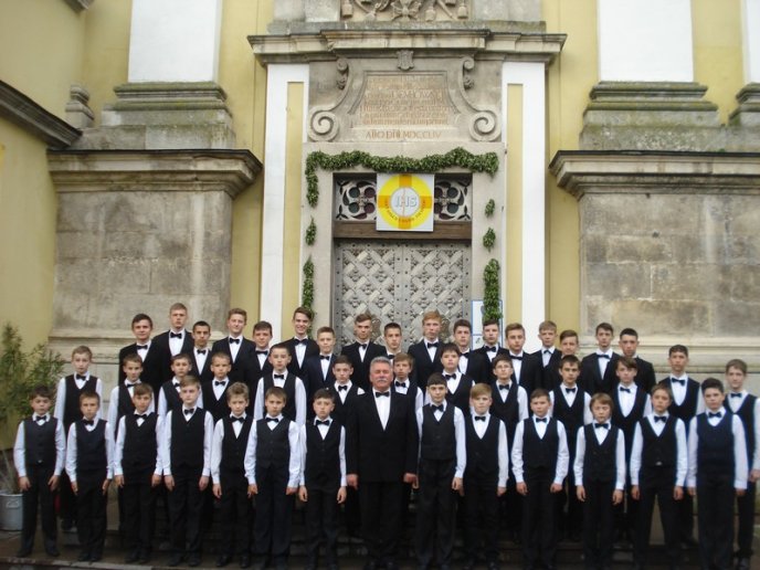 Навчальний рік Мукачівська хорова школа хлопчиків та юнаків завершила цікавими мистецькими акціями – 03