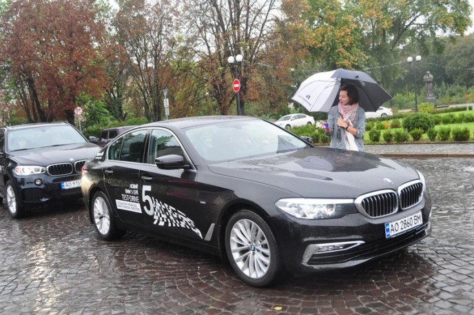 Автосалон просто неба влаштували в Ужгороді – 02