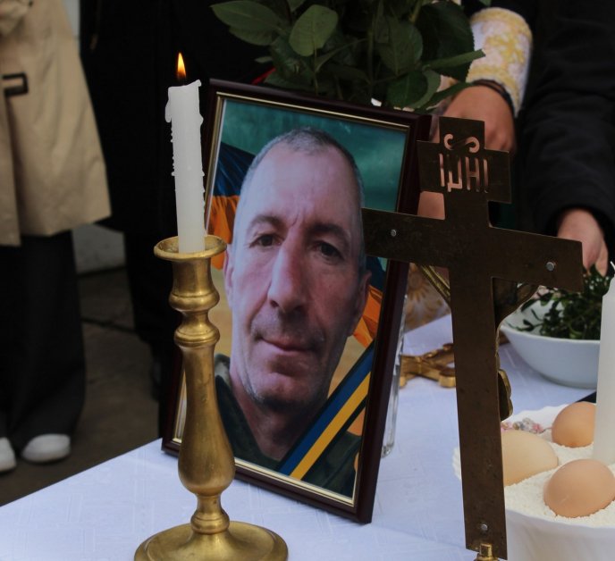 На Іршавщині прощалися з воїном, який кілька місяців вважався безвісти зниклим – 01