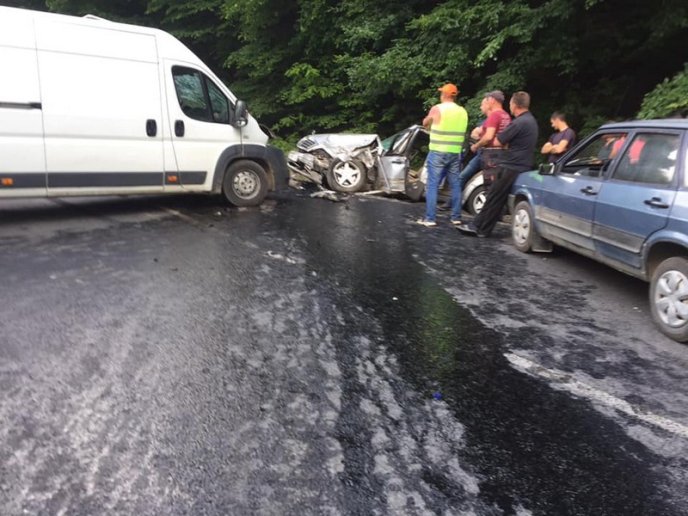 Авто перетворилося на купу металобрухту: ввечері трапилась аварія – 05