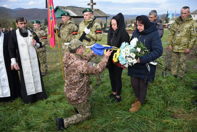В останню путь провели прикордонника із Закарпаття – 06