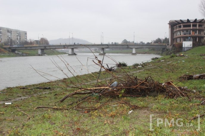 Велика Латориця залишила по собі купу сміття – 02