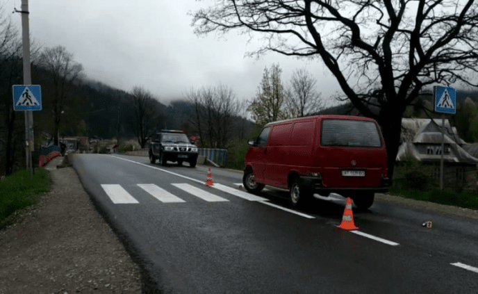 Закарпатський поліцейський потрапив у жахливу ДТП і збив школярку – 03