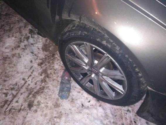 Розбірки на Рахівщині: власник іномарки "Audi", яку намагались підпалити, скоїв самосуд – 05 Розбірки на Рахівщині: власник іномарки "Audi", яку намагались підпалити, скоїв самосуд – 05