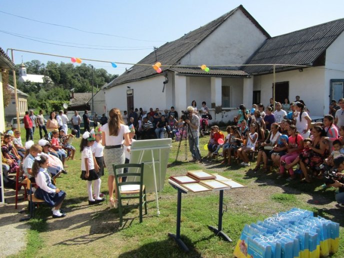 Майже 30 маленьких ромів святкували випускний в Ужгороді – 09