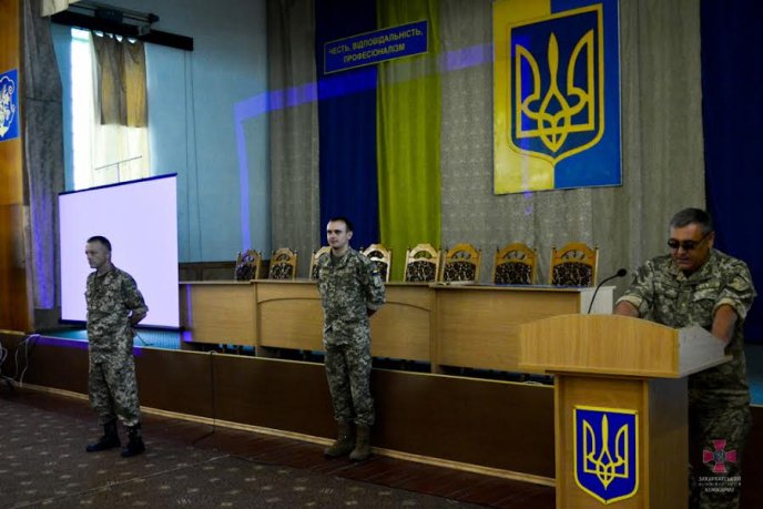 У обласному військкоматі нагородили військовослужбовців та працівників Збройних Сил України – 03