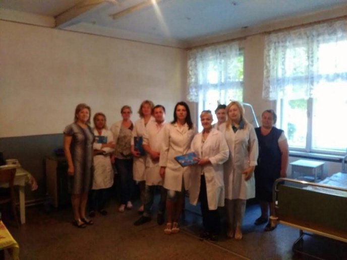 Напередодні свята медпрацівники Тячівщини і Рахівщини отримали подарунки – 01 Напередодні свята медпрацівники Тячівщини і Рахівщини отримали подарунки – 01