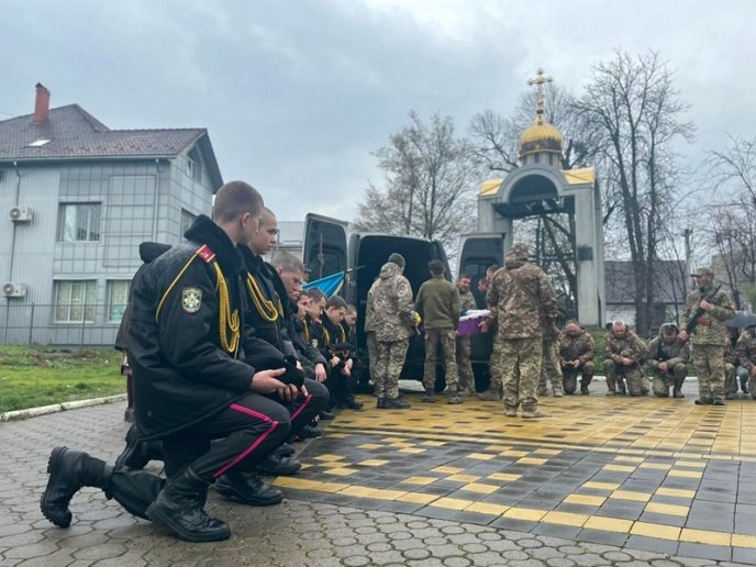 Мукачево попрощалося із 21-річним Героєм – 04