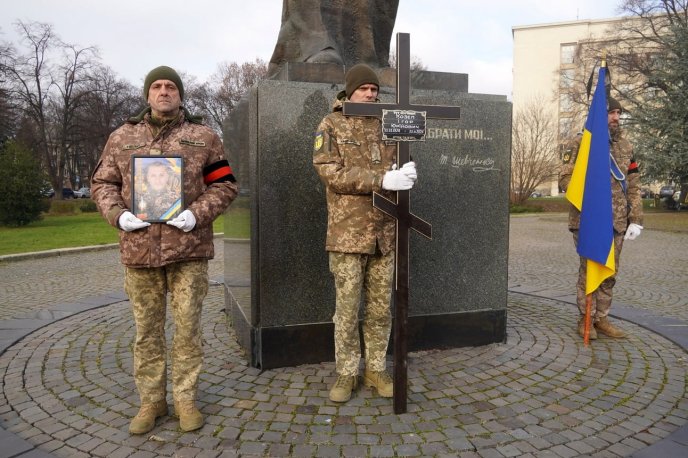 До останнього залишався вірним військовій присязі: в обласному центрі прощалися із Героєм – 04 До останнього залишався вірним військовій присязі: в обласному центрі прощалися із Героєм – 04
