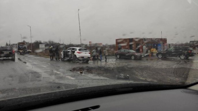 На Ужгородщині лоб у лоб зіткнулись дві машини – 04