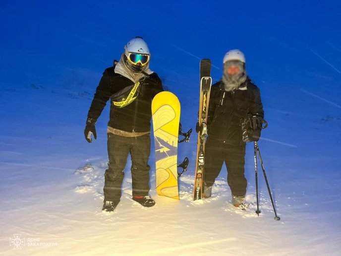 Закарпатські рятувальники допомогли 10 туристам у горах – 03