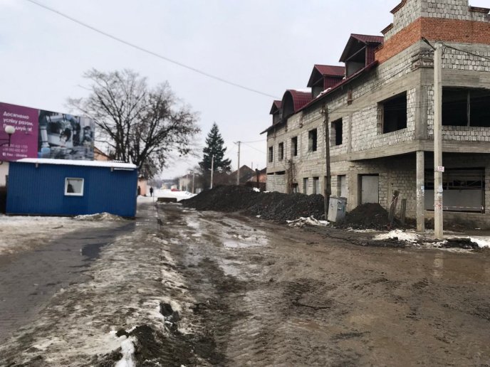 У Мукачеві реконструюють площу навпроти залізничного вокзалу – 04