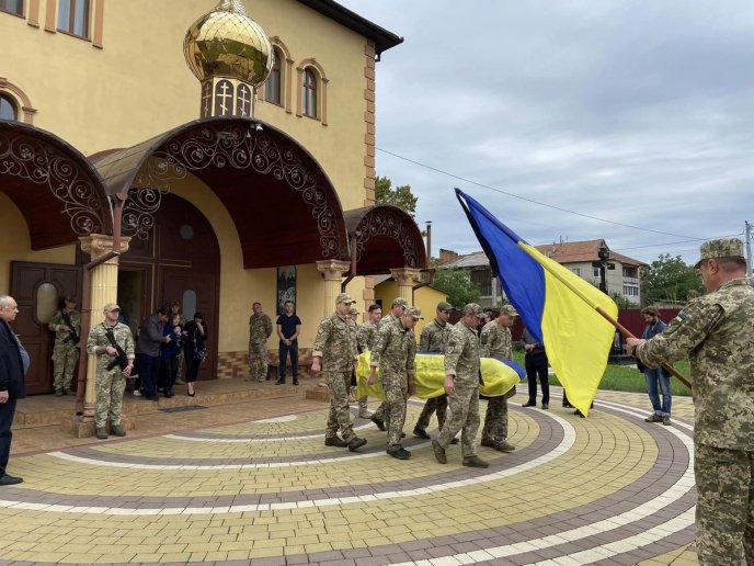 У Берегові провели в останню путь молодого військового – 01