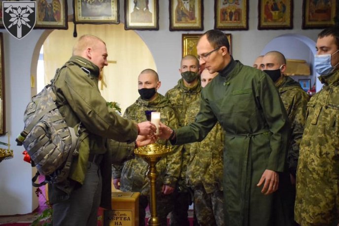 Пластуни передали Вифлеємський вогонь 128-й бригаді – 02