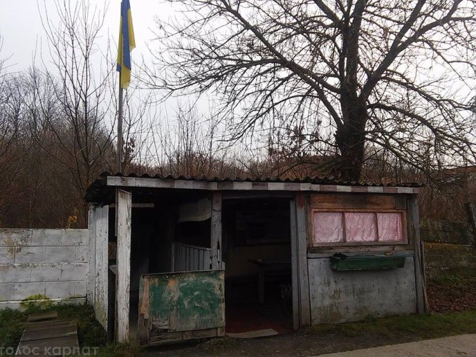 Мукачівський аеродром нагадує зону відчуження: як він зараз виглядає – 11