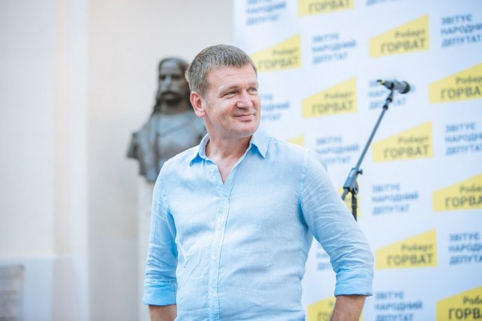 Роберт Горват зустрівся зі своїми прихильниками у замку – 01