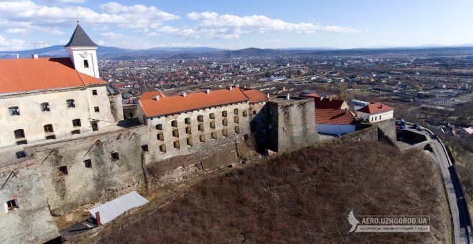 Замок "Паланок" з висоти пташиного польоту: захоплюючі світлини – 04