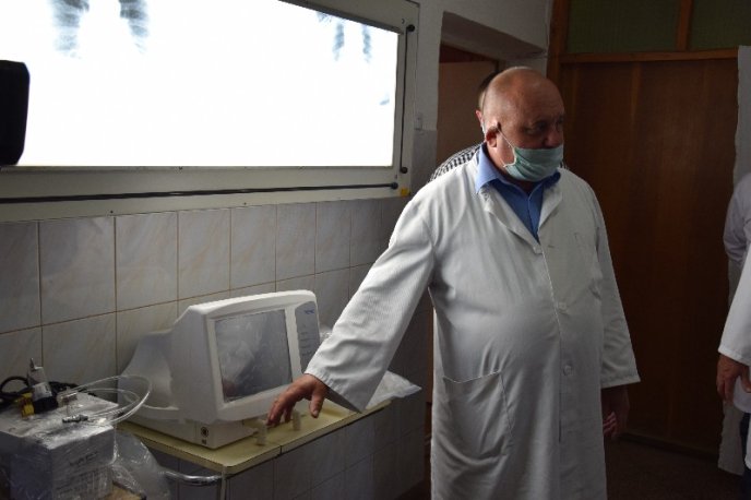 Команда “Слуги народу” передала апарат ШВЛ у Свалявську районну центральну лікарню – 09