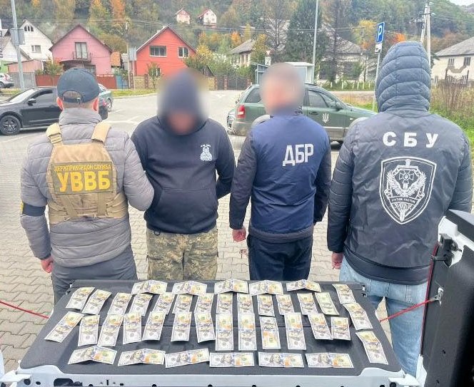 Прикордонник брав хабарі