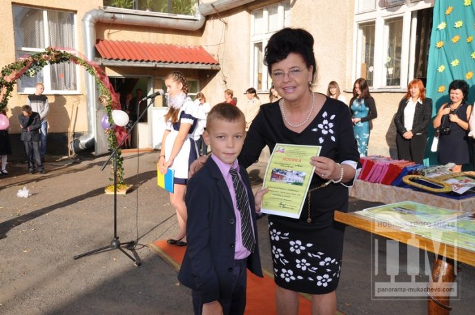 У Мукачівській ЗОШ №7 відбулось урочисте свято Першого дзвоника (ФОТОРЕПОРТАЖ) – 18