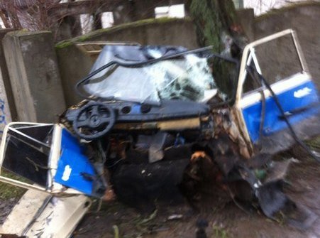 На Тячівщині внаслідок ДТП авто розрізало навпіл – 01 На Тячівщині внаслідок ДТП авто розрізало навпіл – 01