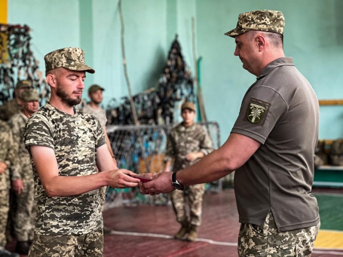 Військовим 128 бригади вручили державні і відомчі нагороди – 06