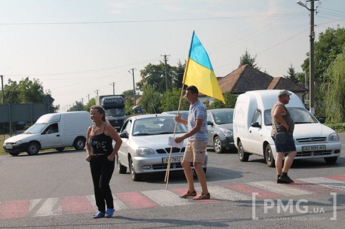 Мешканці Ракошина не збираються відкривати трасу міжнародного сполучення "Київ-Чоп" – 07