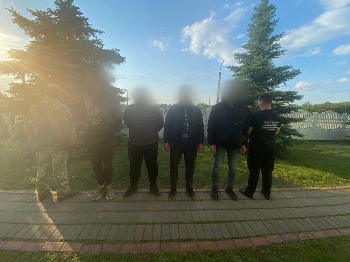 Хотіли потрапити в Угорщину: що коїлось на кордоні – 03