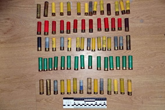 Поліцейські знайшли у закарпатця рушниці, патрони та порох – 02