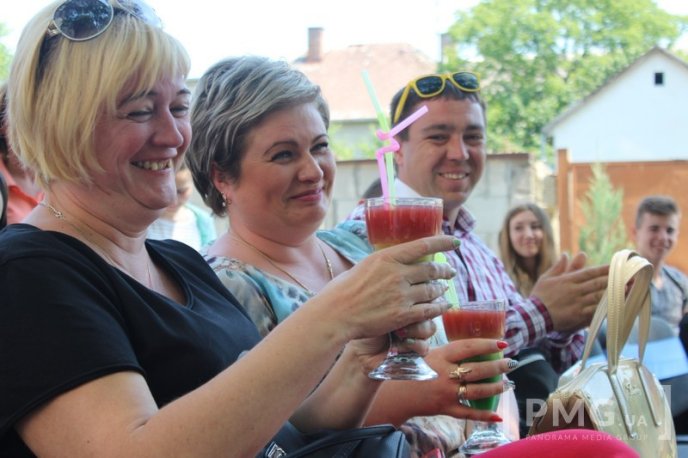 Студенти Мукачівського торговельно-економічного коледжу показали як правильно працювати в ресторанах – 19