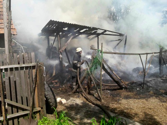 На території приватного домоволодіння на Мукачівщині сталась пожежа – 03
