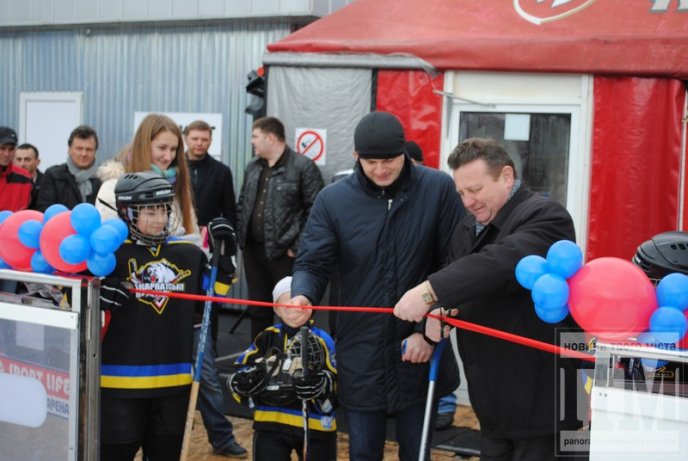 У Мукачеві урочисто відкрили льодову ковзанку (ФОТОРЕПОРТАЖ) – 09