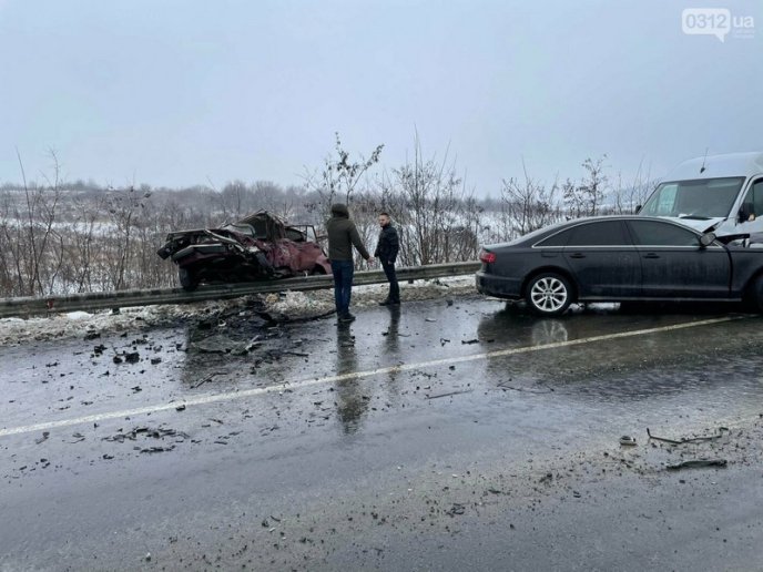 Опубліковано нові фото з місця смертельної аварії біля села Глибоке – 03