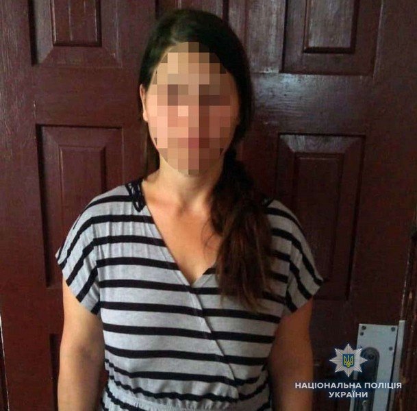 Три закарпатки вкрали у жінки три тисячі доларів – 02