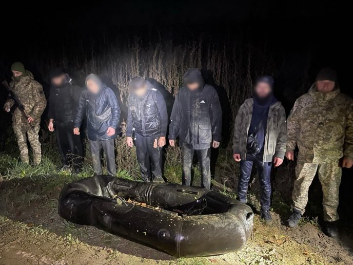 В області затримали 5 чоловіків, які хотіли перепливти Тису – 01 На Закарпатті затримали 5 ухилянтів