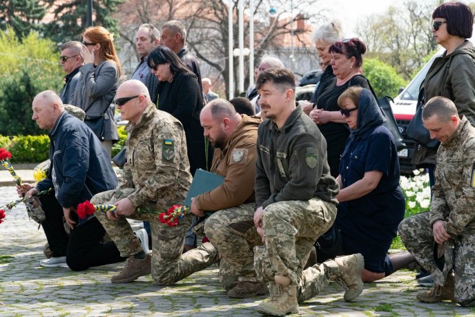 В Ужгороді попрощались із полеглим військовим – 02
