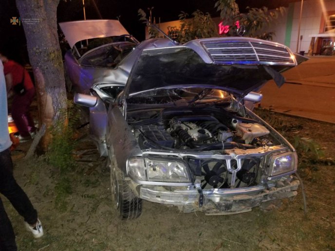 Врізався в дерево: в області сталася ще одна смертельна аварія – 02
