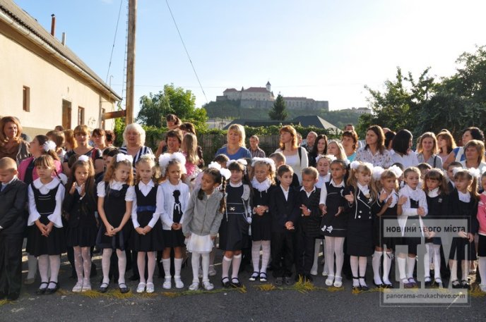 У Мукачівській ЗОШ №7 відбулось урочисте свято Першого дзвоника (ФОТОРЕПОРТАЖ) – 22