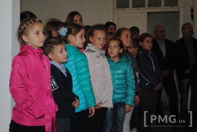 У Мукачеві до Дня художника відкрилась виставка митців міста – 12