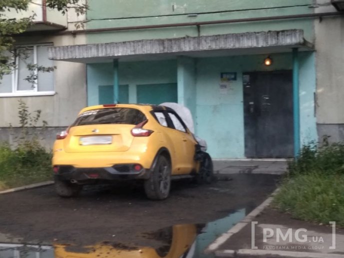 У мікрорайоні Росвигово в Мукачеві під ранок горів автомобіль – 02