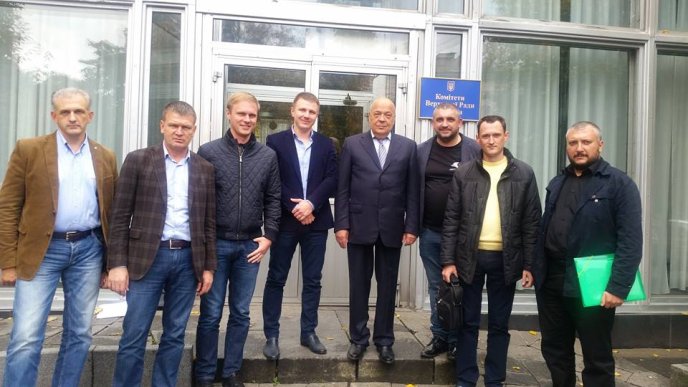 Народні депутати разом з активістами обговорили питання зниження вартості розмитнення авто – 01