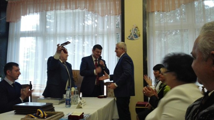 Професійність, самоврядність та незалежність – 16