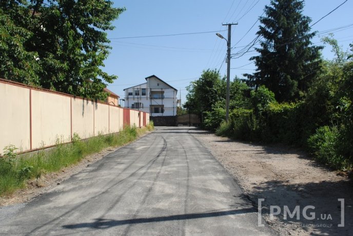 Неподалік центру Мукачева відремонтували елітний провулок – 04