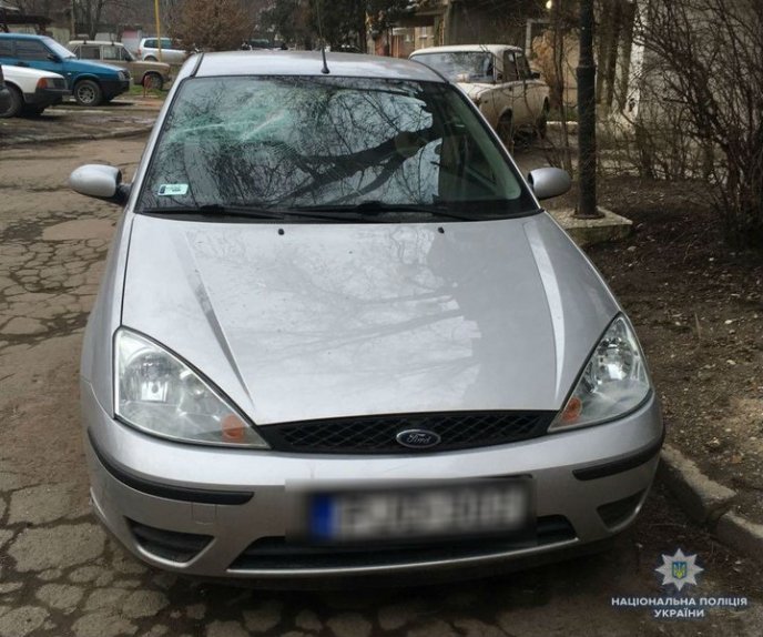 Поліція знайшла чоловіків, які вночі пошкодили 9 машин – 03