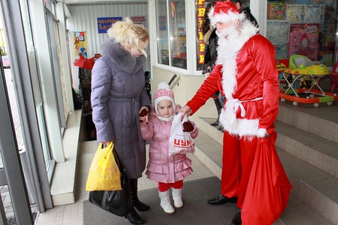 День святого Миколая у «ЦУМі» відзначили подарунками (ФОТО) – 03